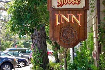 호텔 Carriage House Inn