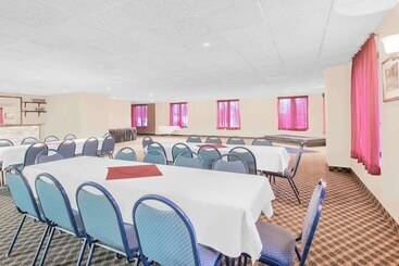 호텔 Days Inn By Wyndham Springfield/phil.intl Airport