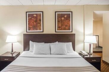 ホテル Econo Lodge Inn & Suites Shamokin Dam   Selinsgrove