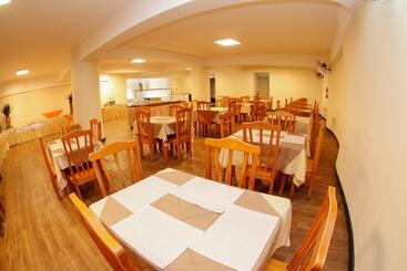 בית מלון כפרי Financial