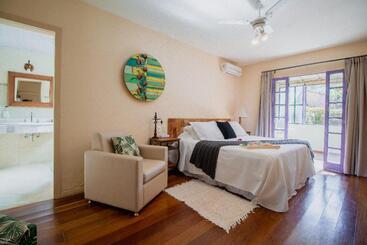 בית מלון כפרי Pousada Villa Allegra