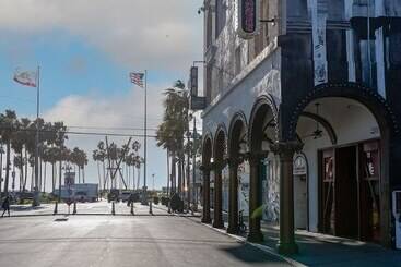 Samesun Venice Beach Hotel & Hostel