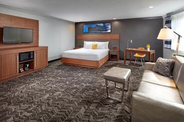 ホテル Studio Inn & Suites At Promenade Downey