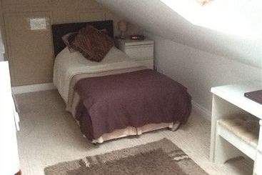 هتل Trevali Guest House