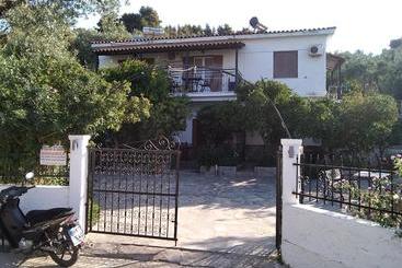 ツーリストアパートメント Stelios Studios