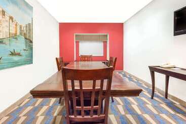 Microtel Inn & Suites By Wyndham Tuscaloosa