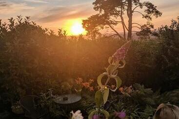 צימר Cosy Snug Room With Shower Ensuite Private Balcony With Countryside Views And A Real Open Fireplace