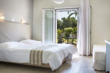 Olive Grove Studios & Apartments