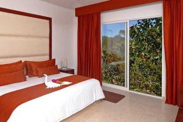 リゾートホテル Villa Azalea Inn & Organic Farm