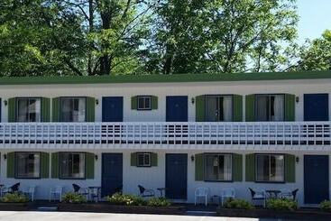 Weirs Beach Motel & Cottages