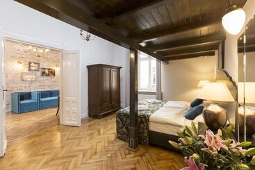 ツーリストアパートメント Antique Apartments Old Town