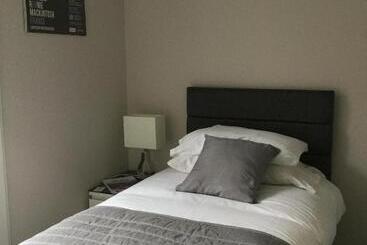 تختخواب و صبحانه Amaryllis Guest House