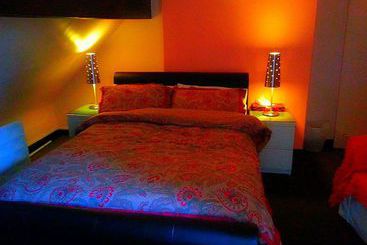 تختخواب و صبحانه Highcroft Guest House