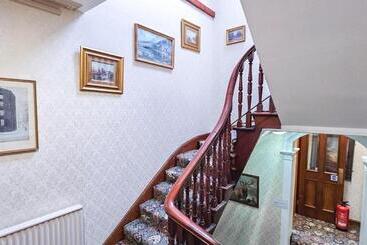 مبيت وإفطار Mystayinn Melrose Villa