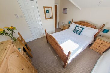 تختخواب و صبحانه St Breca