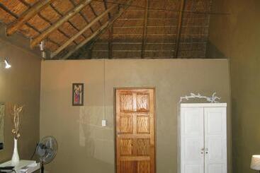 Отель Aero Airport Lodge