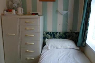 هتل Brentwood House
