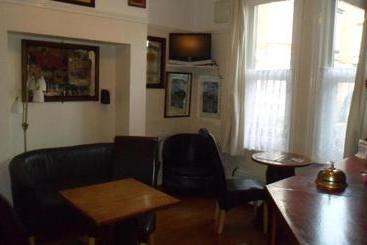 هتل Brentwood House