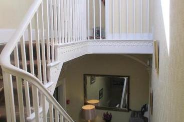 هتل Caledonia Guest House