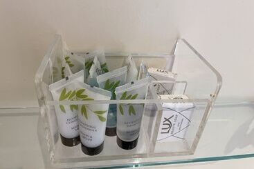 בית מלון כפרי Diamonds Villa Near York Hospital