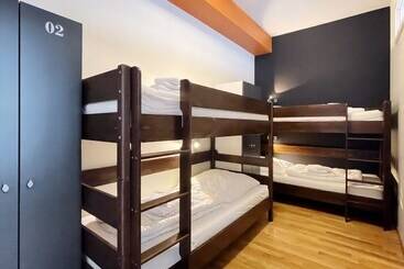 בית מלון כפרי Five Elements Hostel Leipzig