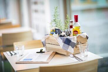 هتل Holiday Inn Express Utrecht   Papendorp, An Ihg