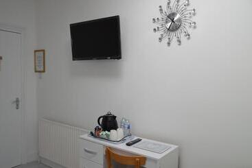 فندق Holly Lodge