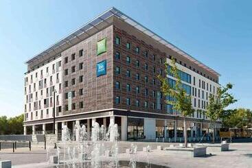 בית מלון כפרי Ibis Styles Nimes Gare Centre