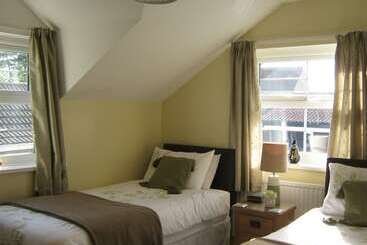 Отель North End Farm Country Guest House