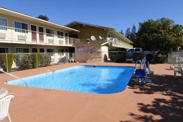 호텔 Americas Best Value Inn Petaluma
