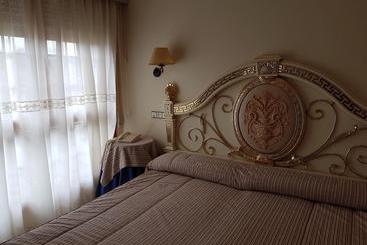 فندق Residencia Alvargonzález