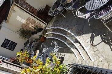 בית מלון כפרי The Globe Inn