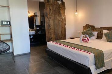 簡易ホテル Opera