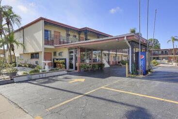 فندق Budget Inn St.petersburg