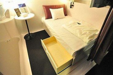 فنادق الكبسولة First Cabin Kyoto Karasuma Caters To Women