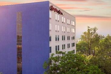 فندق Hampton Inn By Hilton Guadalajara/expo