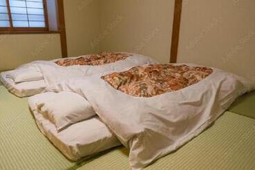 Отель Livemax Budget Esaka