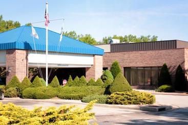 Magnuson Grand Hotel And Conference Center