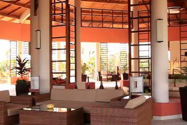 Memories Flamenco Beach Resort