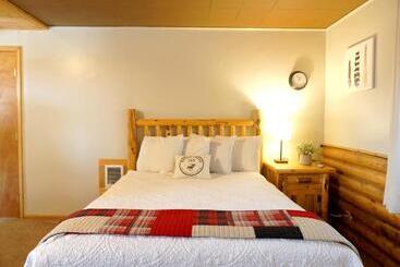 فندق Moose Creek Inn