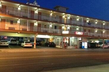 בית מלון כפרי Red Carpet Inn & Suites