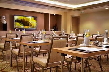 هتل Renaissance Istanbul Polat Bosphorus