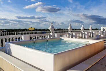 Отель Victoria Merida