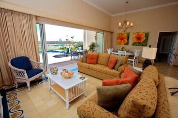 Pueblo Bonito Emerald Luxury Villas & Spa All Inclusive