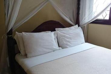 فندق على الطريق Transit Airport B&b