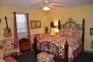 مبيت وإفطار Garden Walk Inn