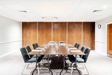 Отель Holiday Inn London Luton Airport, An Ihg