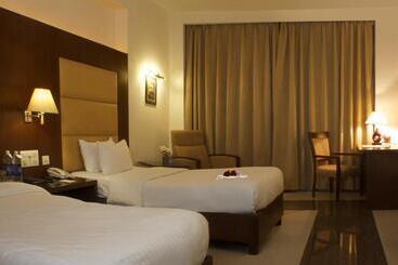 فندق Legend Sarovar Portico