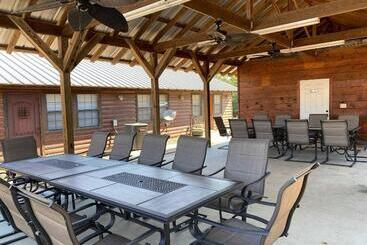 فندق New Hochatown Lodge