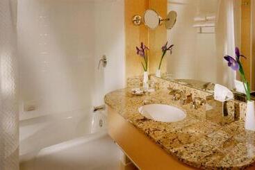 فندق Orchard Garden